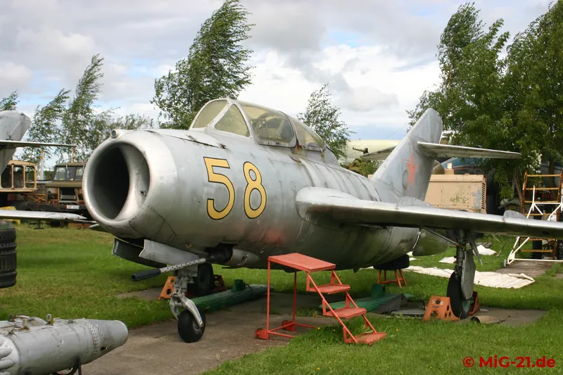 MiG-15UTI.