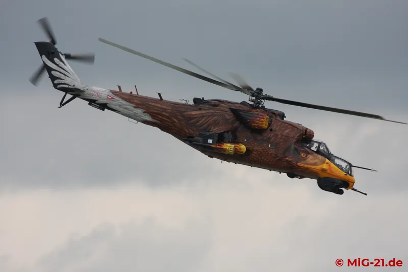 On the occasion of the event, the Hungarians had again given a Mi-24 a special colour scheme.