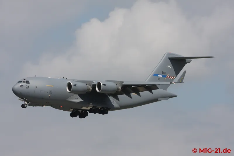 The C-17 of the NATO Heavy Airlift Wing from Pápa impressed with its sheer size in a low flypast.