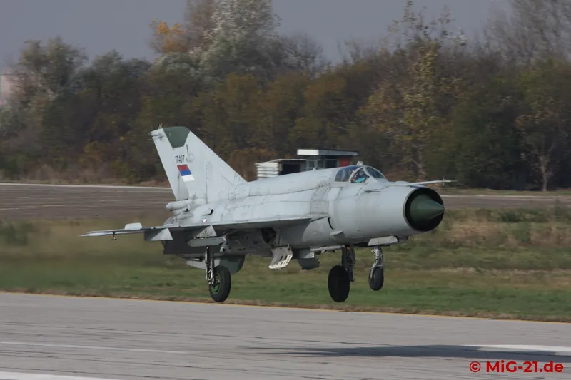 MiG-21bis 17407 took off several times for training flights.