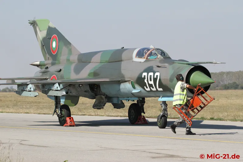 After landing, the aircraft taxied right up in front of the spectators, ...