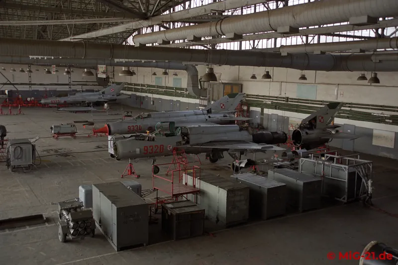 ... while the real aviation enthusiasts could take a look at the maintenance work in the maintenance hangar …