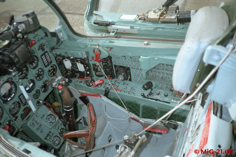 Some aircraft were uncovered by the friendly staff so that a look into the cockpit was possible.