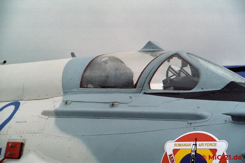 Die umfangreichen Modifikationen der MiG-21 LanceR sind auch äußerlich sichtbar: Head-Up-Display und …