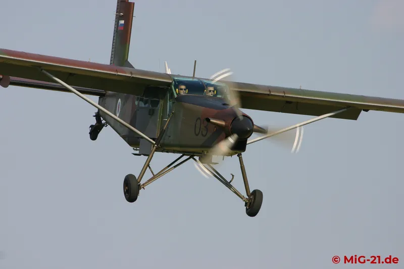 Some of the participants showed extremely low passes like this PC-6 of the Slowenian Air Force, ...