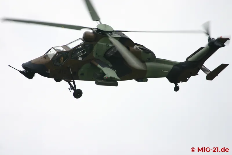 Deutsche und französische (hier im Bild) Tiger-Kampfhubschrauber sowie ...