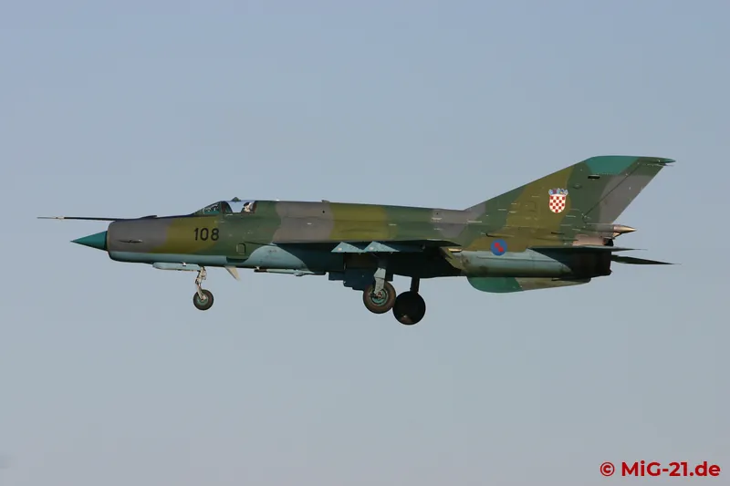 ... nach Varaždin führte am Flughafen von Zagreb vorbei, wo der Flugdienst der MiG-21 bis zum Abend andauerte.