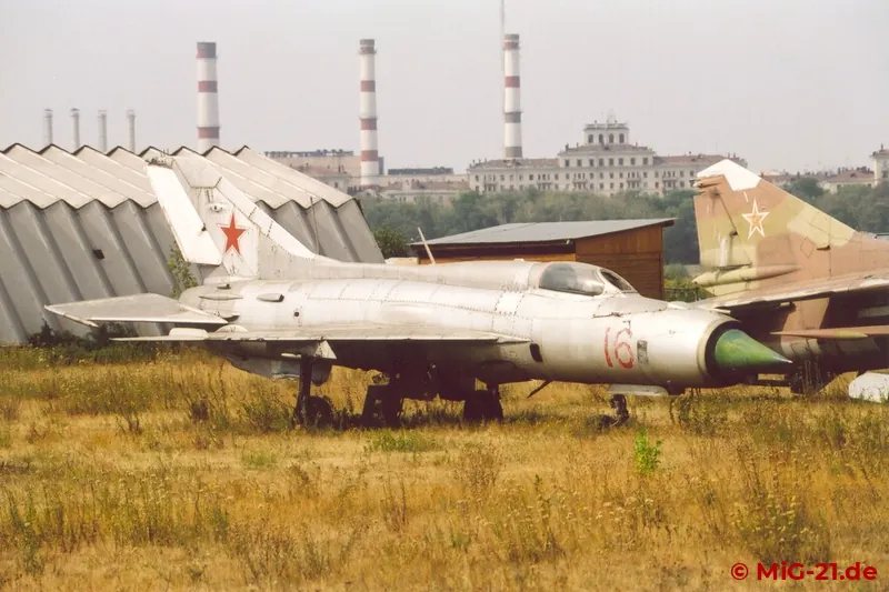 Drei MiG-21-Versionen sind in Chodinka zu sehen: die weitverbreitete MiG-21PF, ...