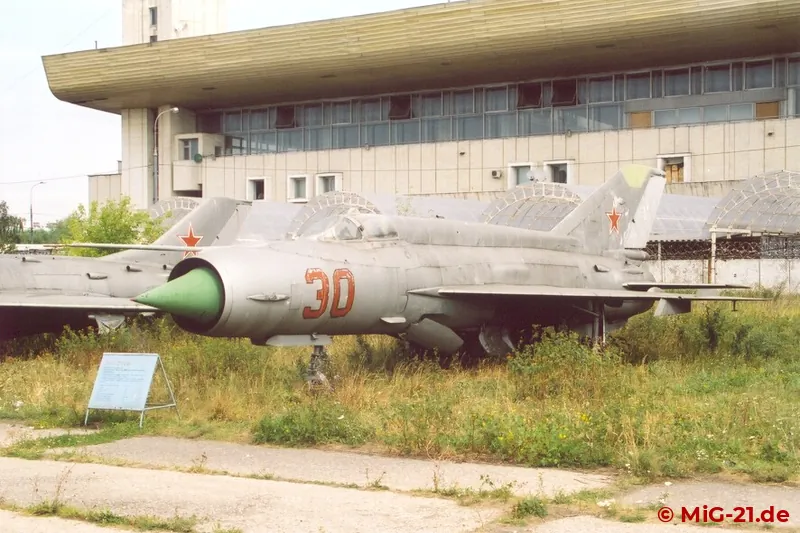 ... sowie die eher seltenen MiG-21S ...