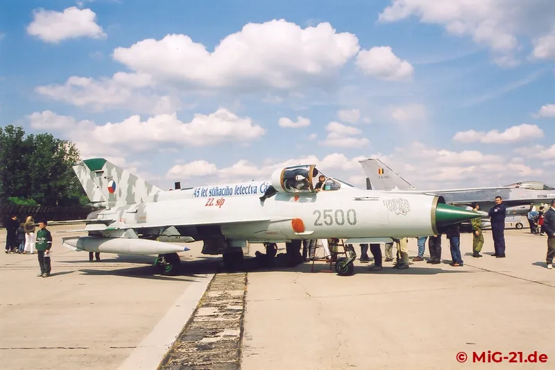 In the static display MiG-21MFN 2500 was shown wearing a special colour scheme.