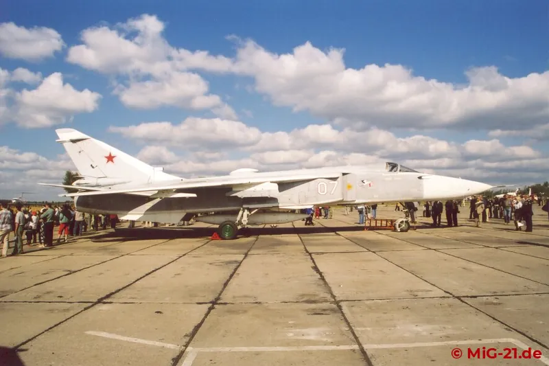 ... waren im Static Display die wichtigsten taktischen Kampfflugzeugmuster der russischen Luftstreitkräfte zu …